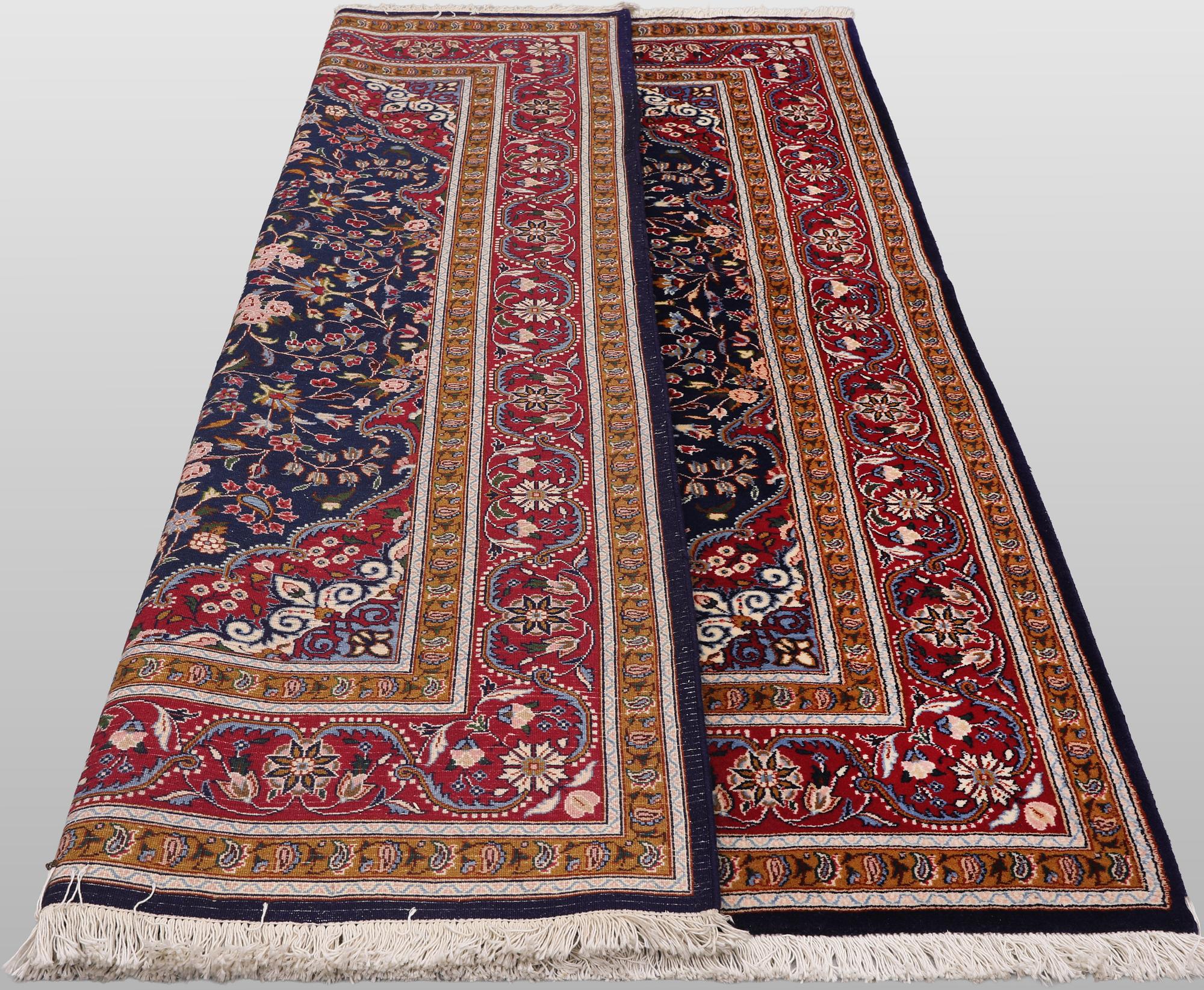 A Saruk carpet, 205 x 152 cm.
