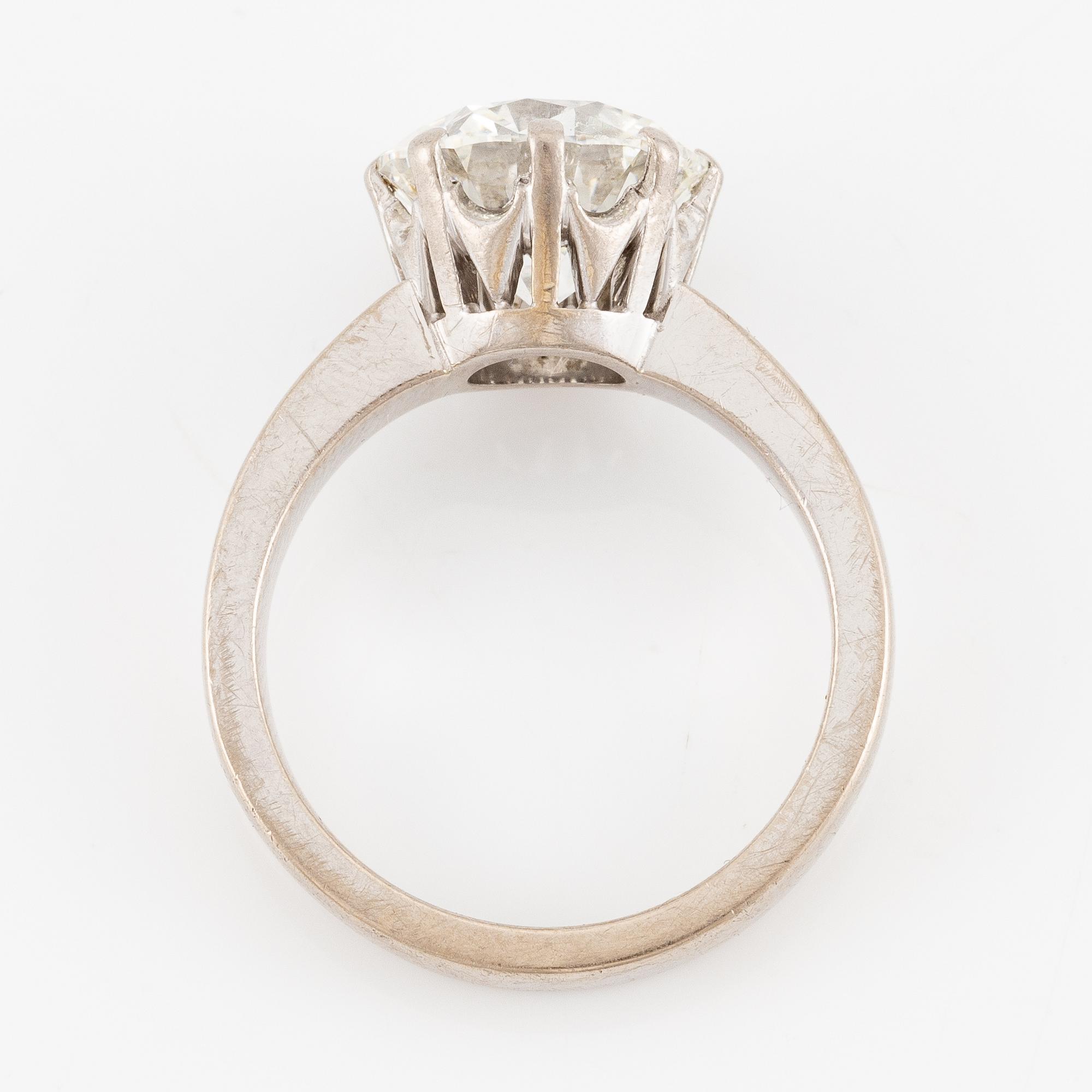 A ring in 18K white gold set with a round brilliant-cut diamond 3.62 ct H vs2.