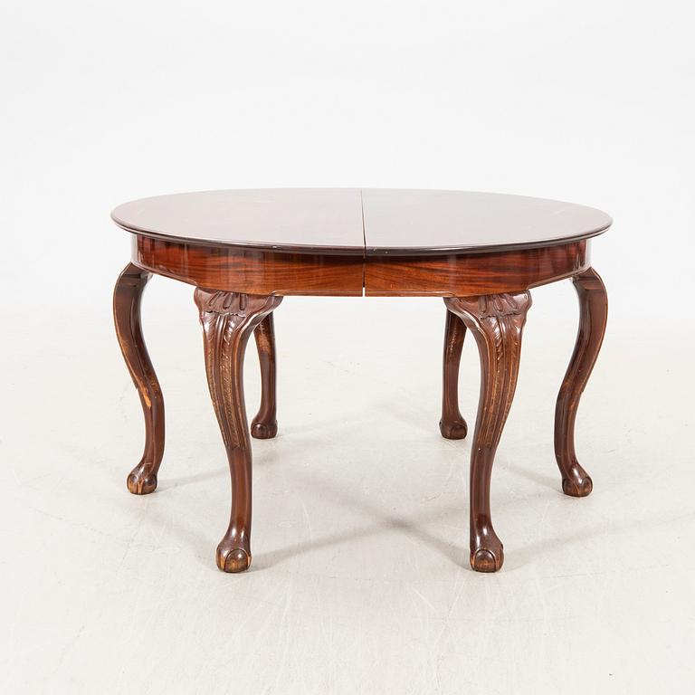 A mahogany 17 pcs Chippendale dining set first half of the 20th century.
