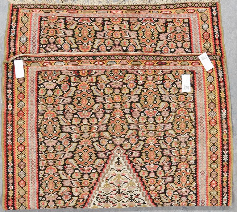 MATTA, semiantik/old Senneh kelim, ca 193 x 121,5 cm.