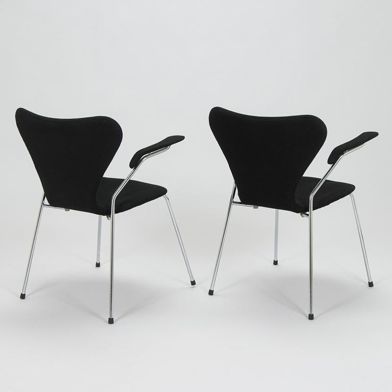 Arne Jacobsen, stolar, 7 st, "Sjuan", Fritz Hansen, Danmark, 1900-talets slut.
