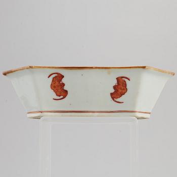 A group of four Chinese objects, Qing dynasty and China, 19th and 20th century.