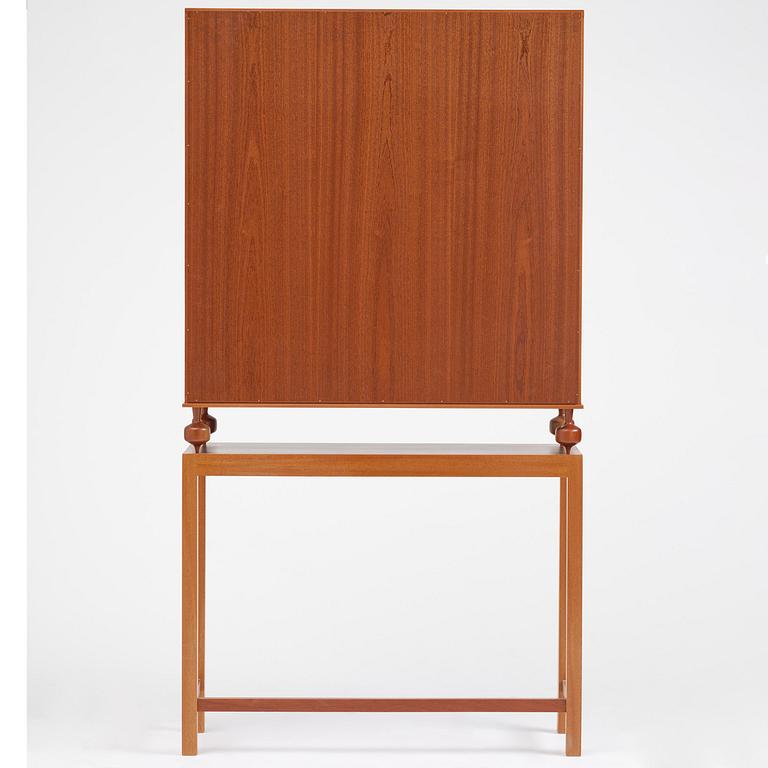 Josef Frank, a display cabinet model 2077, Firma Svenskt Tenn, post 1985.