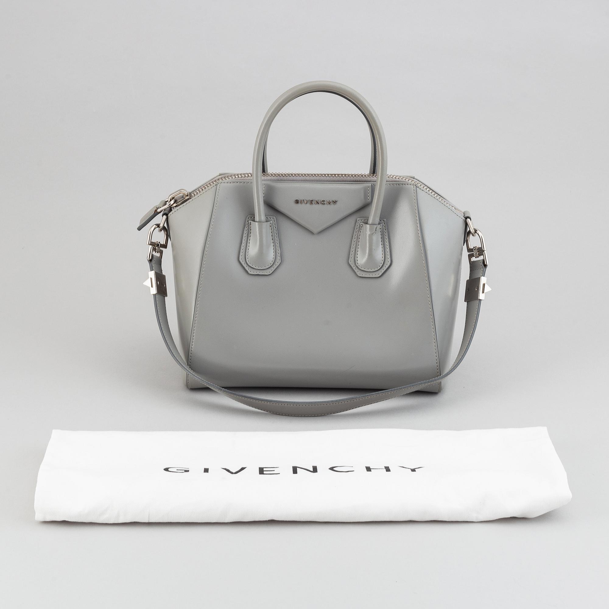 Givenchy, a grey leather 'Antigona Small' handbag.