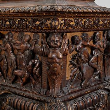 CASSONE, Renässans, Italien 1800-tal med äldre delar.