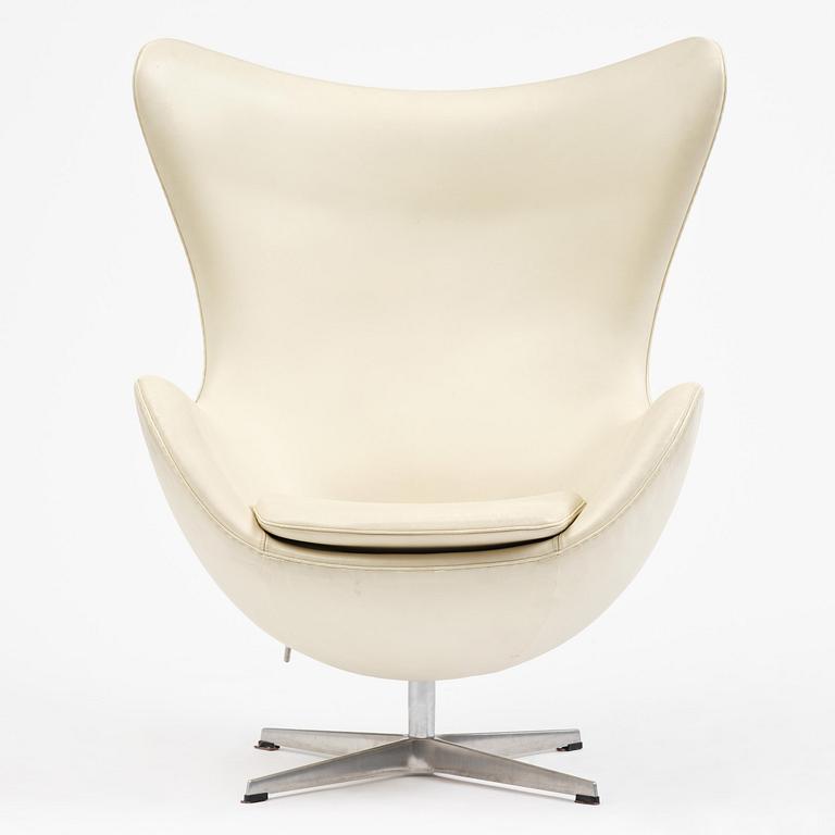 Arne Jacobsen, an "Egg" armchair, Fritz Hansen, Denmark, 2006.