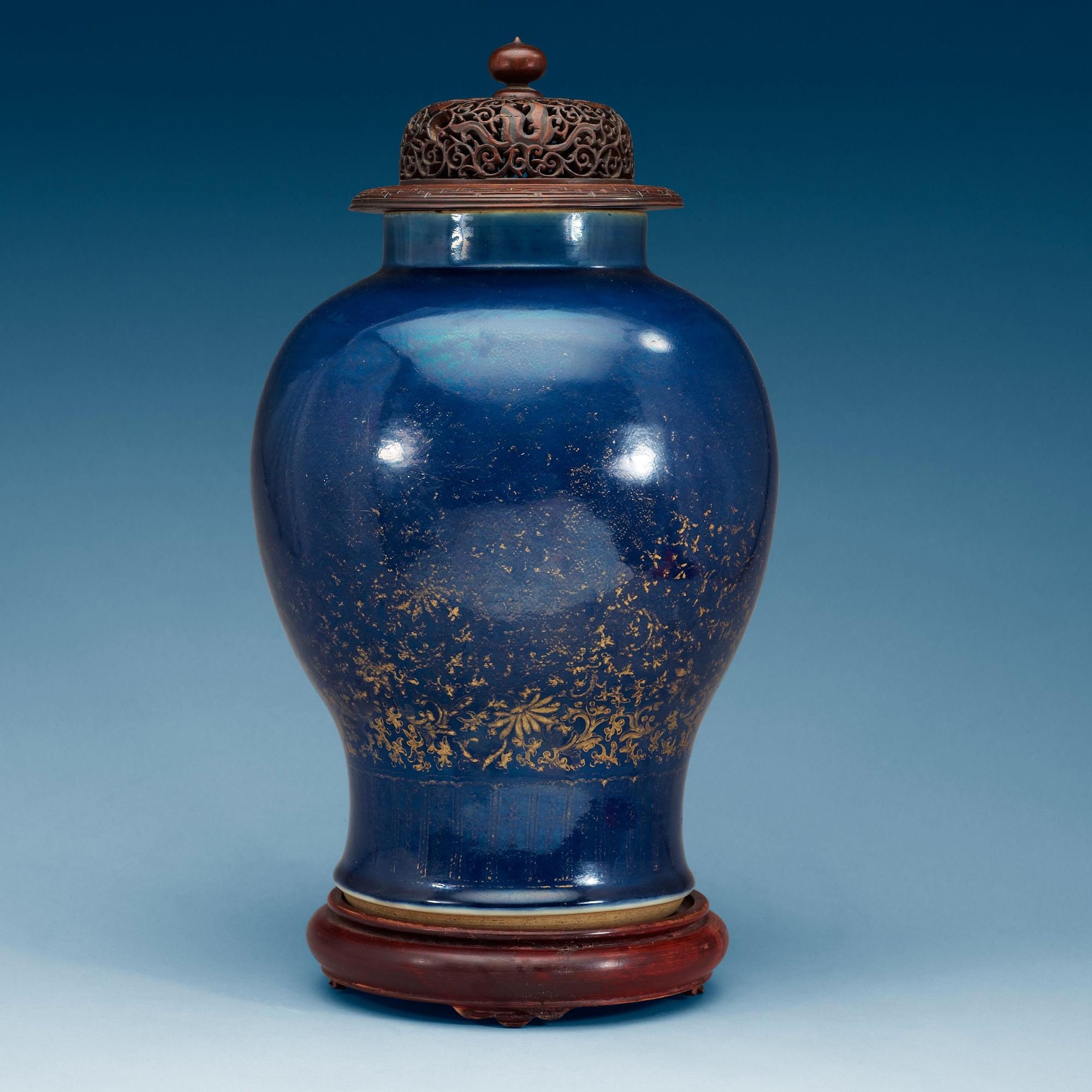 VAS, porslin. Qing dynastin, Qianlong (1736-95).