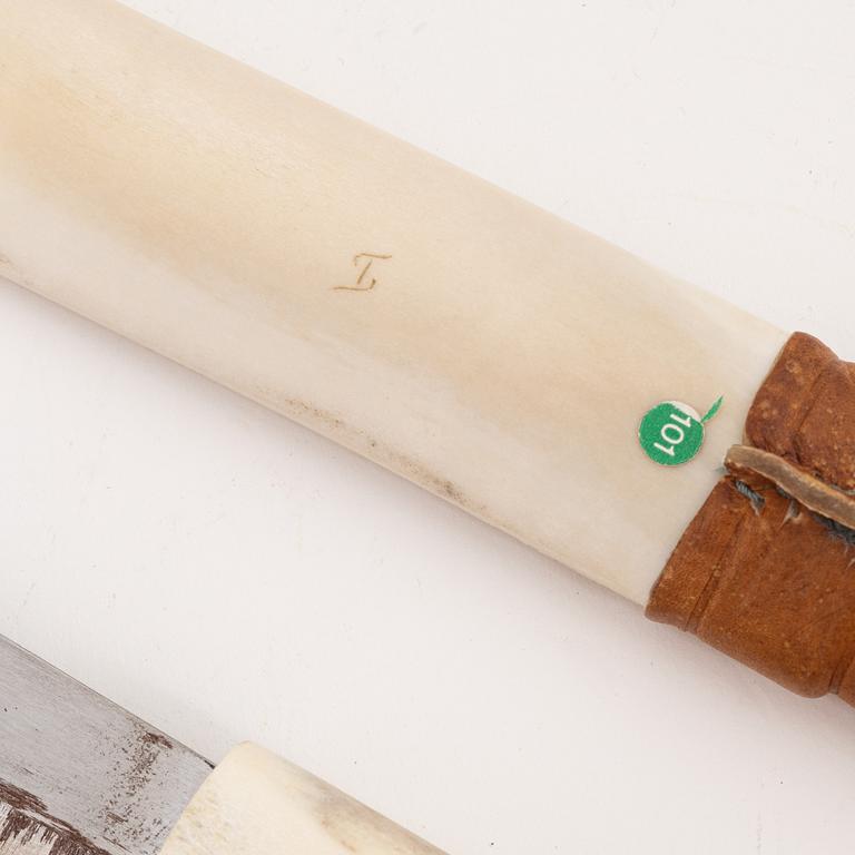 A reindeer knife by Thore Sunna, before 1970, signed.