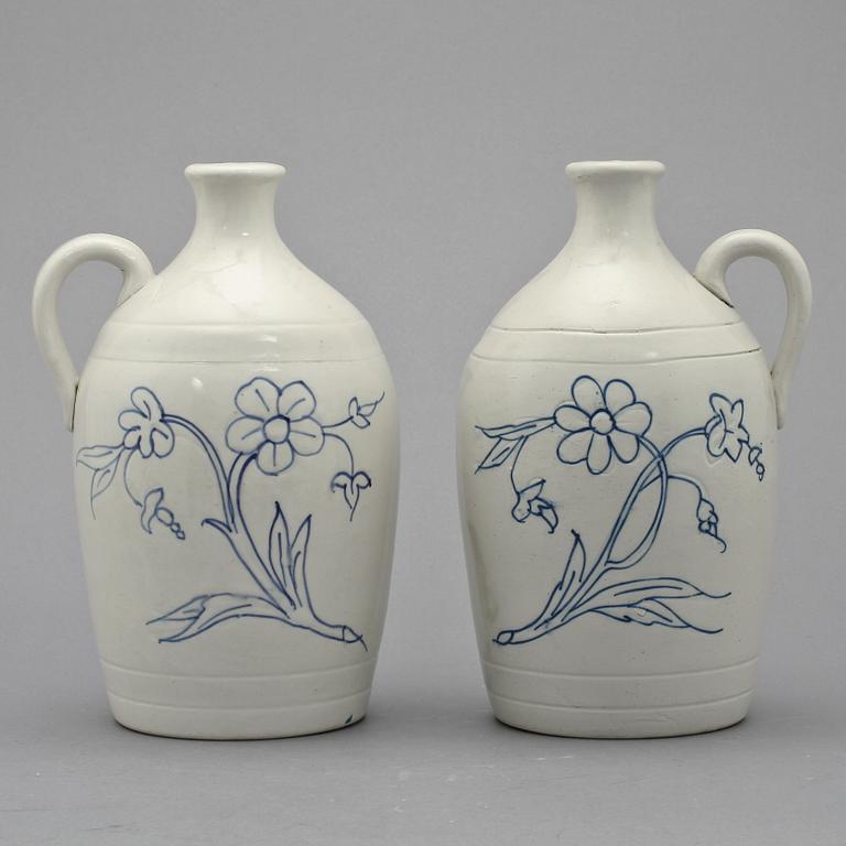 KRUS, 2 st, stengods, varav en Rörstrand, 1900-tal.