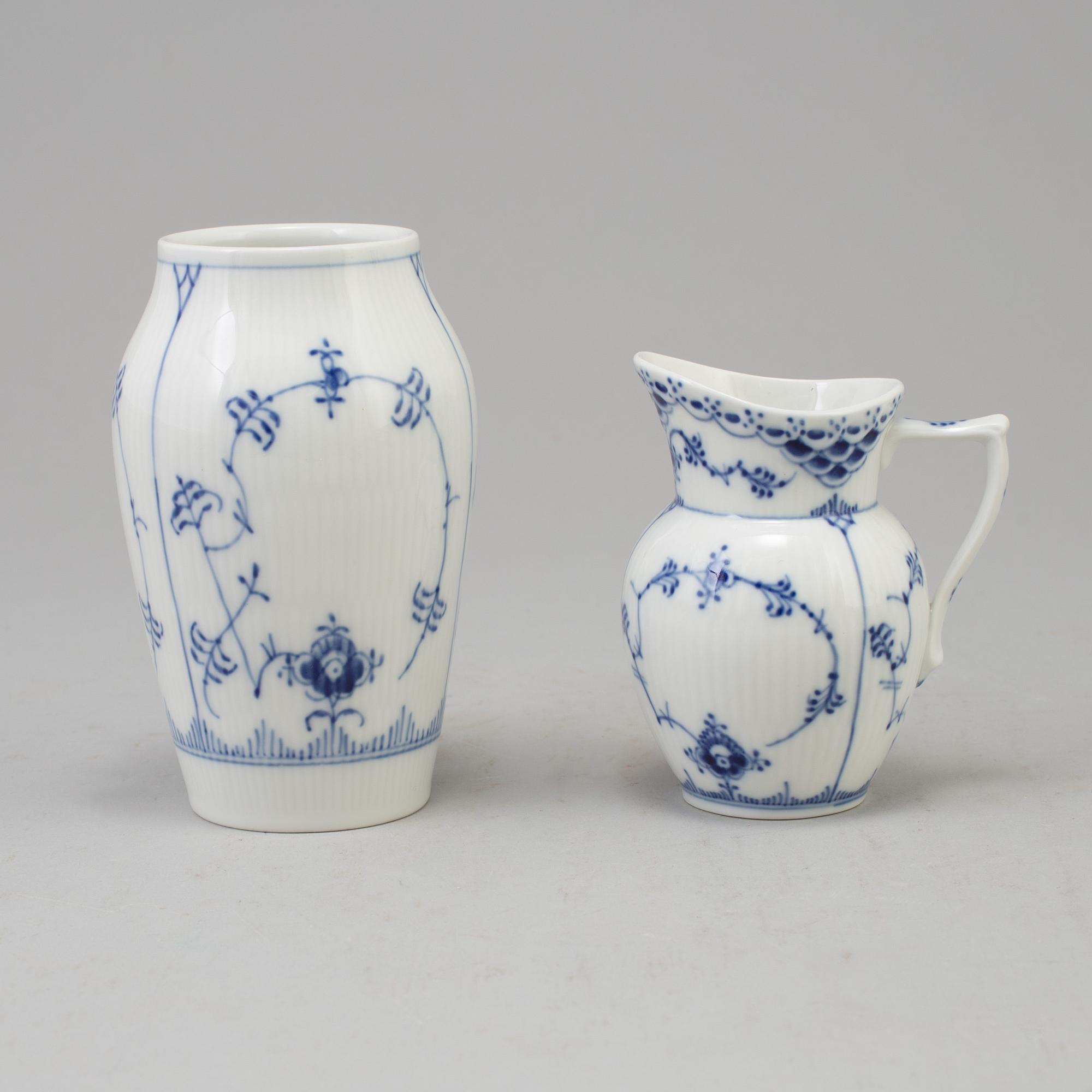 SERVIS, 44 delar, porslin, "Musselmalet", Royal Copenhagen, Danmark.