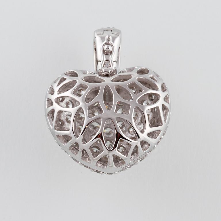 HÄNGE, 18K vitguld med 100 briljantslipade diamanter 1.80 ct. Vikt 6,0 gram.