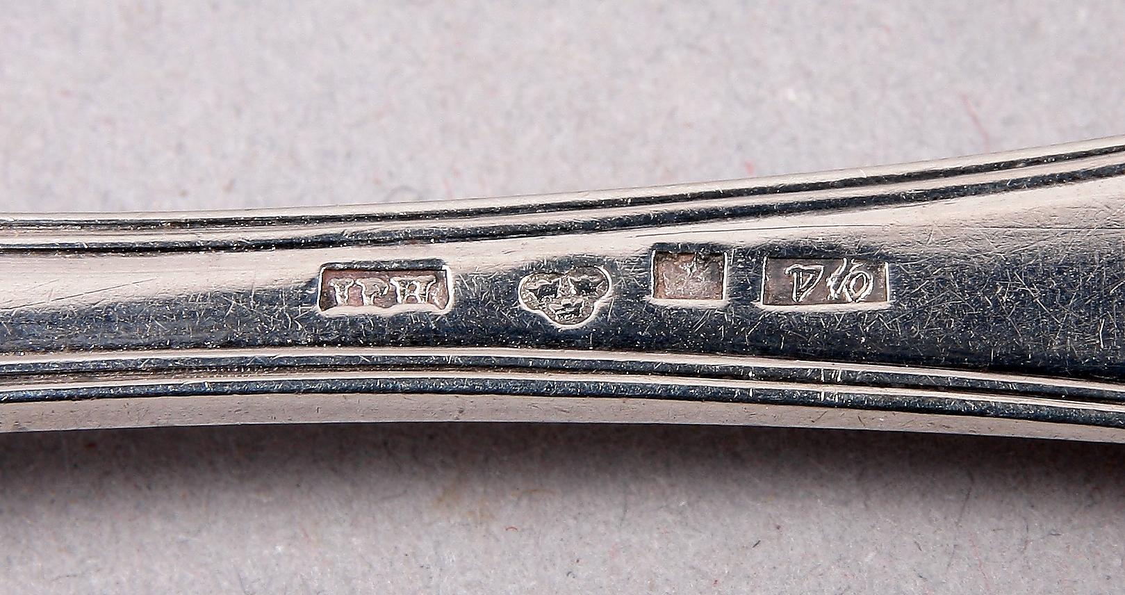 PARTI SILVER, 8 delar, bl a Carl Johan Oscar Ljungman, Strängnäs, CG Hallberg, Stockholm, William Aitken, Chester, England, 1800/1900-tal.