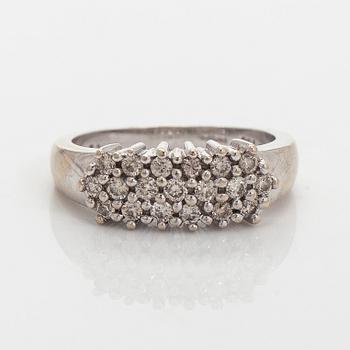 Ring, briljantslipade diamanter, 18K vitguld, England.