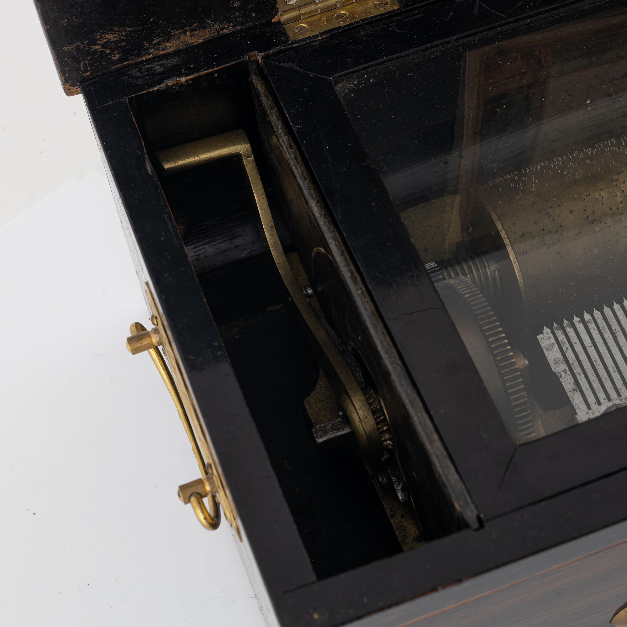 A music box, around the year 1900.
