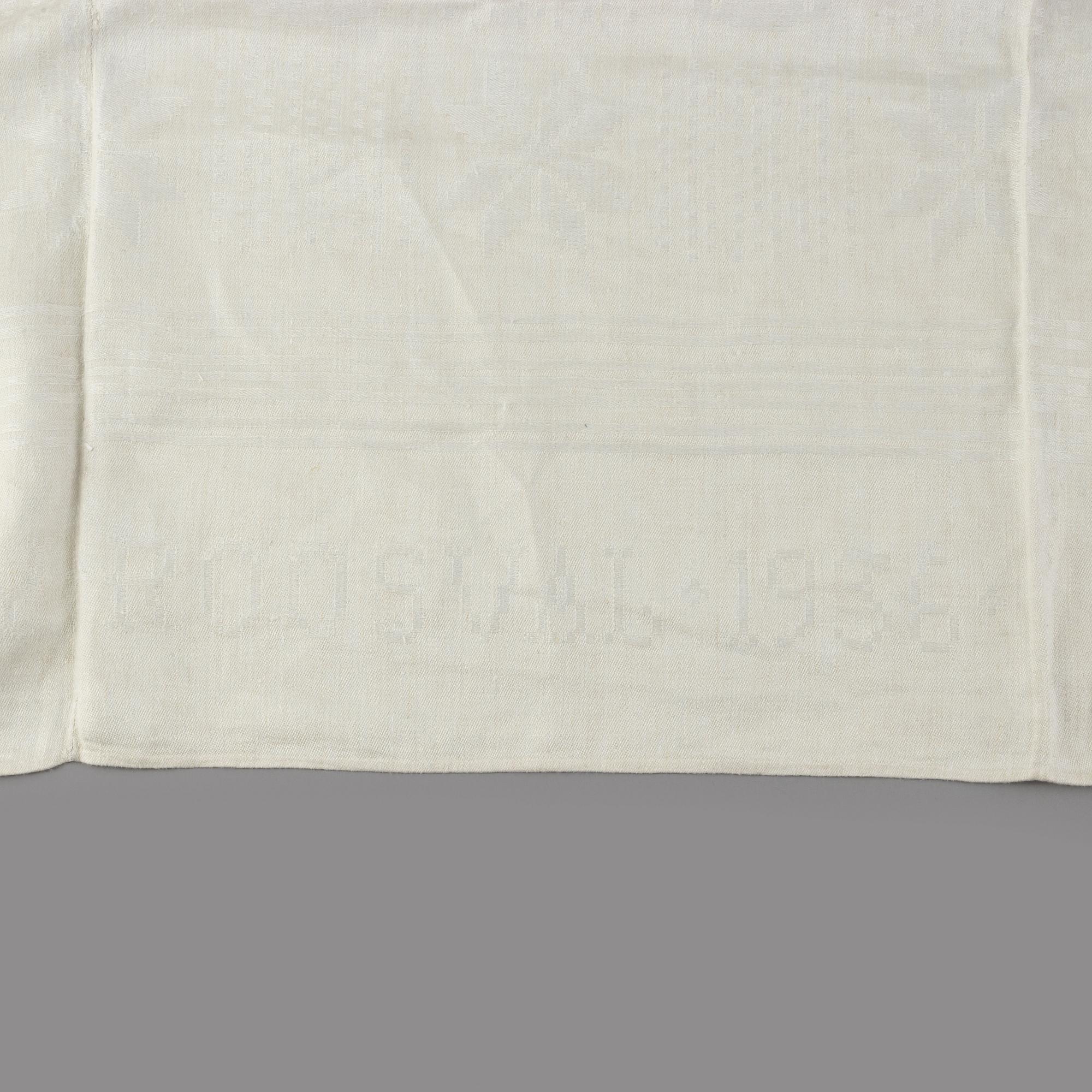 Augusta Skårman, duk, linnedamast, ca 244,5 x 155,5 cm, Gotland.