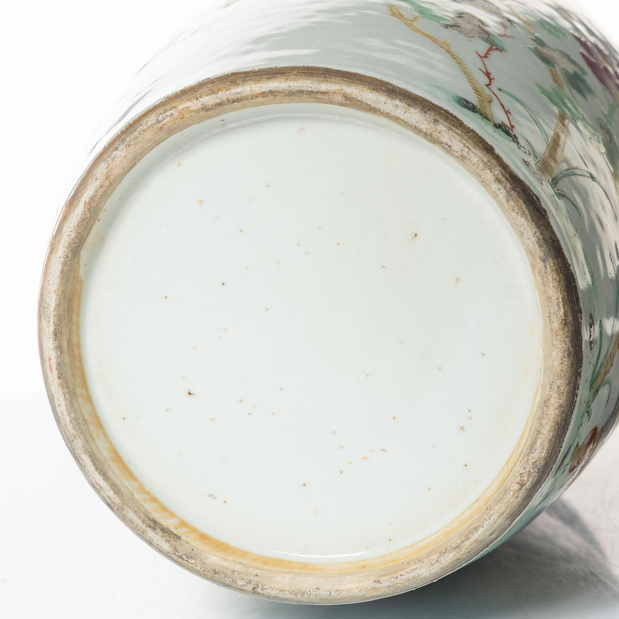A Chinese famille rose porcelain 'phoenix' vase, late Qing dynasty / early 20th century.