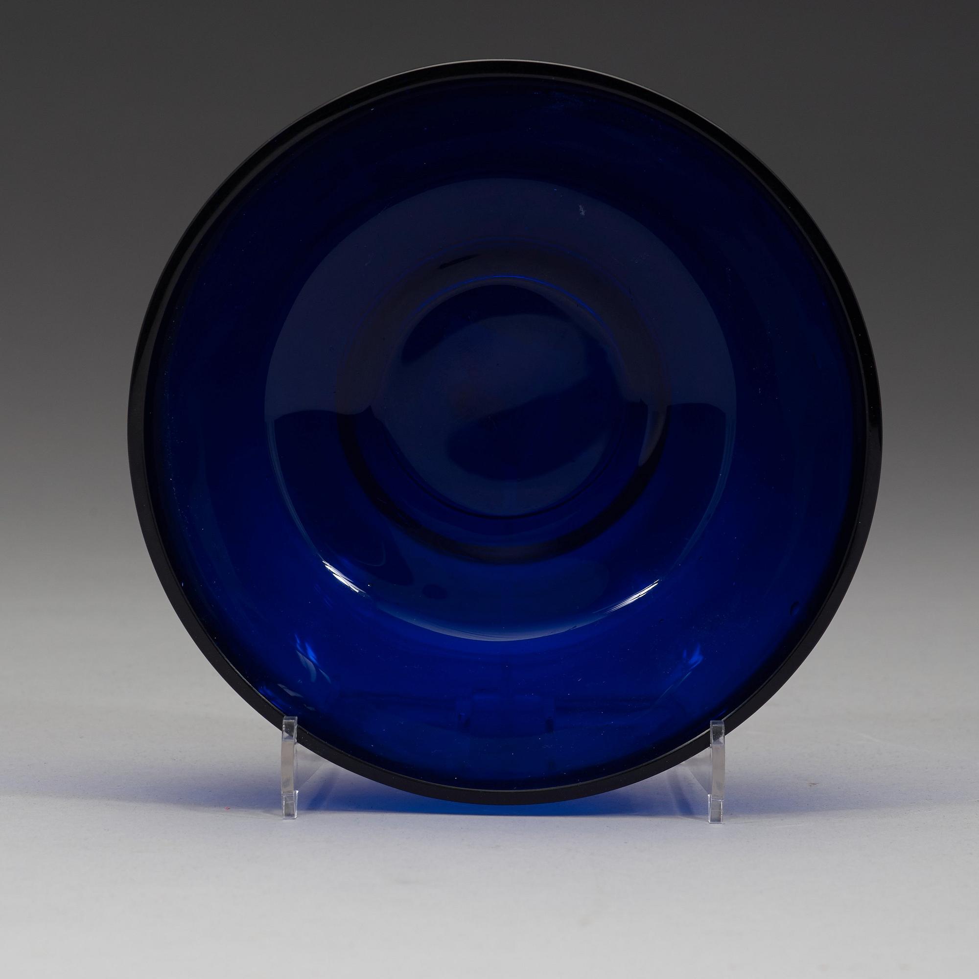 SKÅL, blått pekingglas. Qingdynastin (1644-1912).