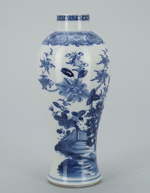 VAS, porslin, Kangxi-stil, Kina 1800-tal.