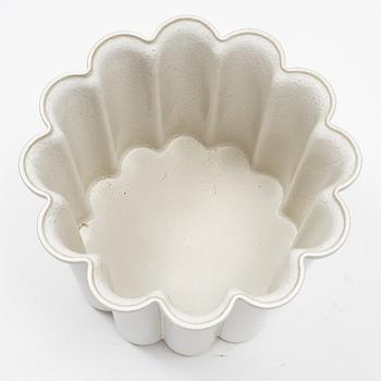 Karin Björquist, a stoneware 'Wave' plant pot, Gustavsberg, 1980's.