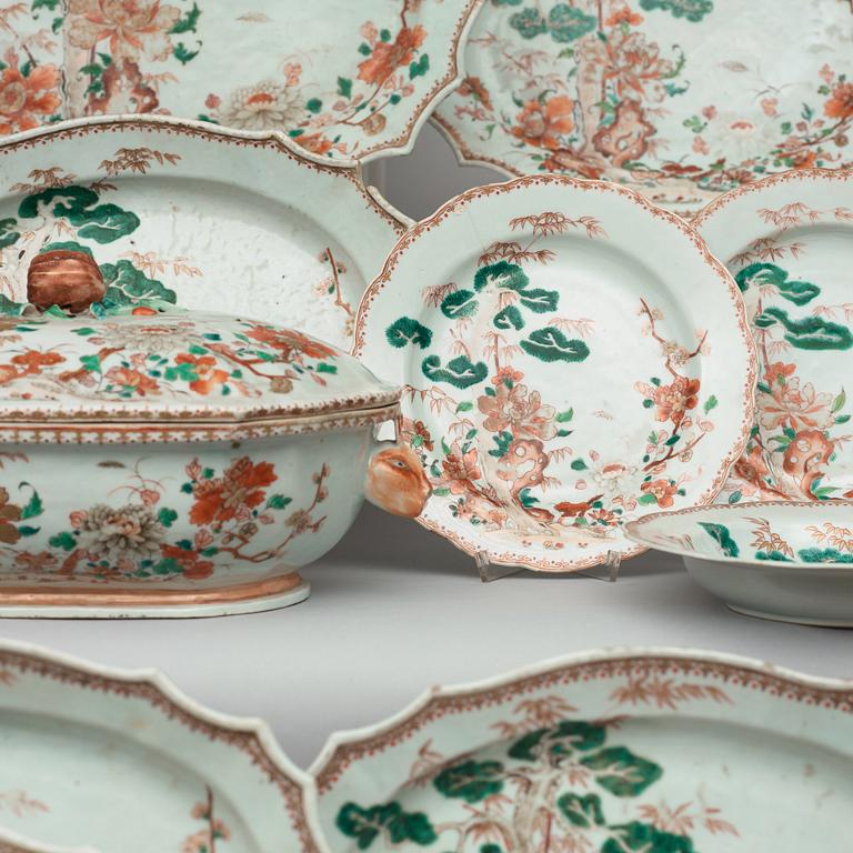 A Chinese Export dinner service, Qing dynasty, Qianlong (1736-95). (62 pieces).