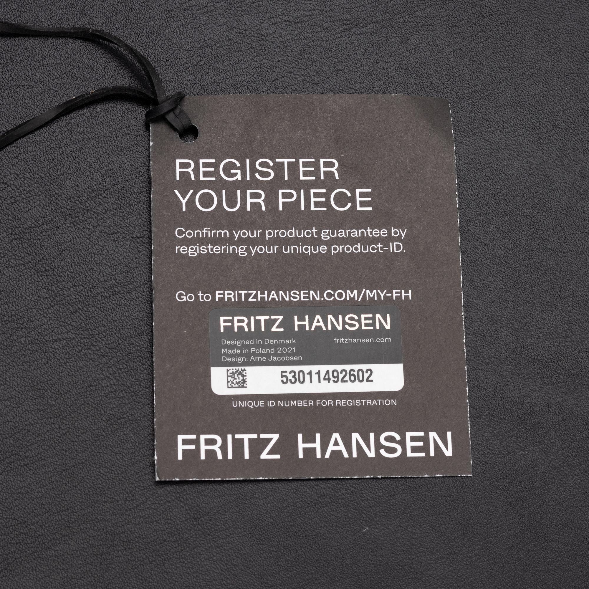 Arne Jacobsen, fåtölj, "Ägget", Fritz Hansen, Danmark, 2021.