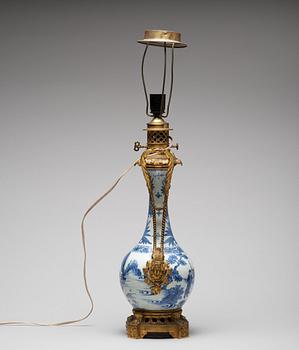 A blue and white Transitional vase, 17th Century.