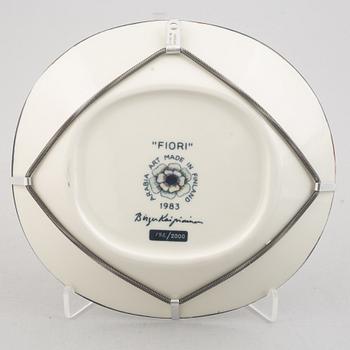 Birger Kaipiainen, a 'Fiori' porcelain dish, Arabia, Finland 1983.