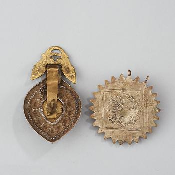 A Tibetan metal belt buckle and pendant, with inlays, presumably late 19th Century.