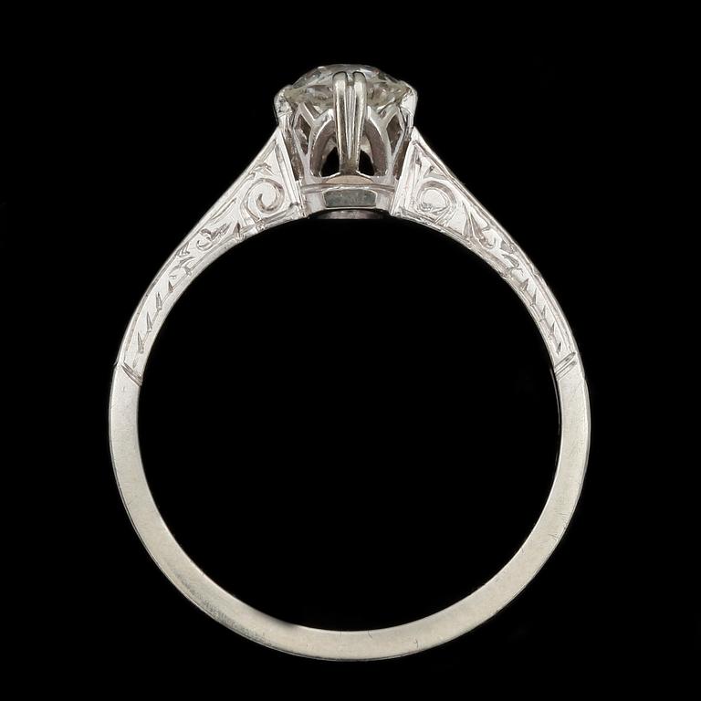 RING, 18k vitguld med gammalslipad diamant ca 0,50 ct. Gustaf Dahlgren c&o Malmö, 1942. Vikt 2,6 g.