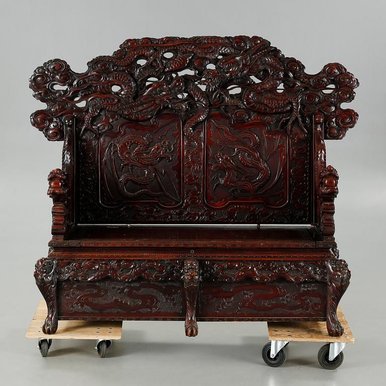 A Japanse sofa, 19th/first half of the 20th century.