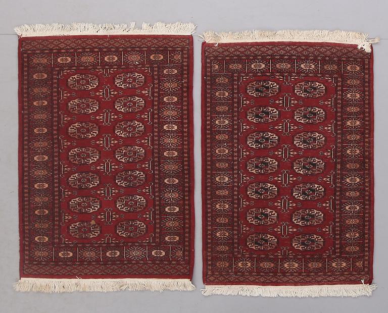 MATTOR, 2 st, Kashmir. 115 x 82 cm.
