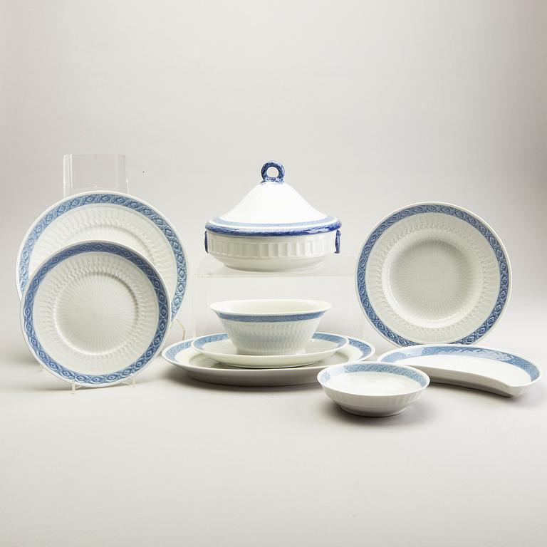Arnold Krog. Tableware 42 dlr "Blue vifte" Royal Copenhagen Denmark porcelain second half of the 20th century.
