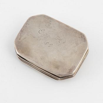 A silver-gilt snuffbox, possibly mark of C. Klepperbein Malmö 1695-1710) .
