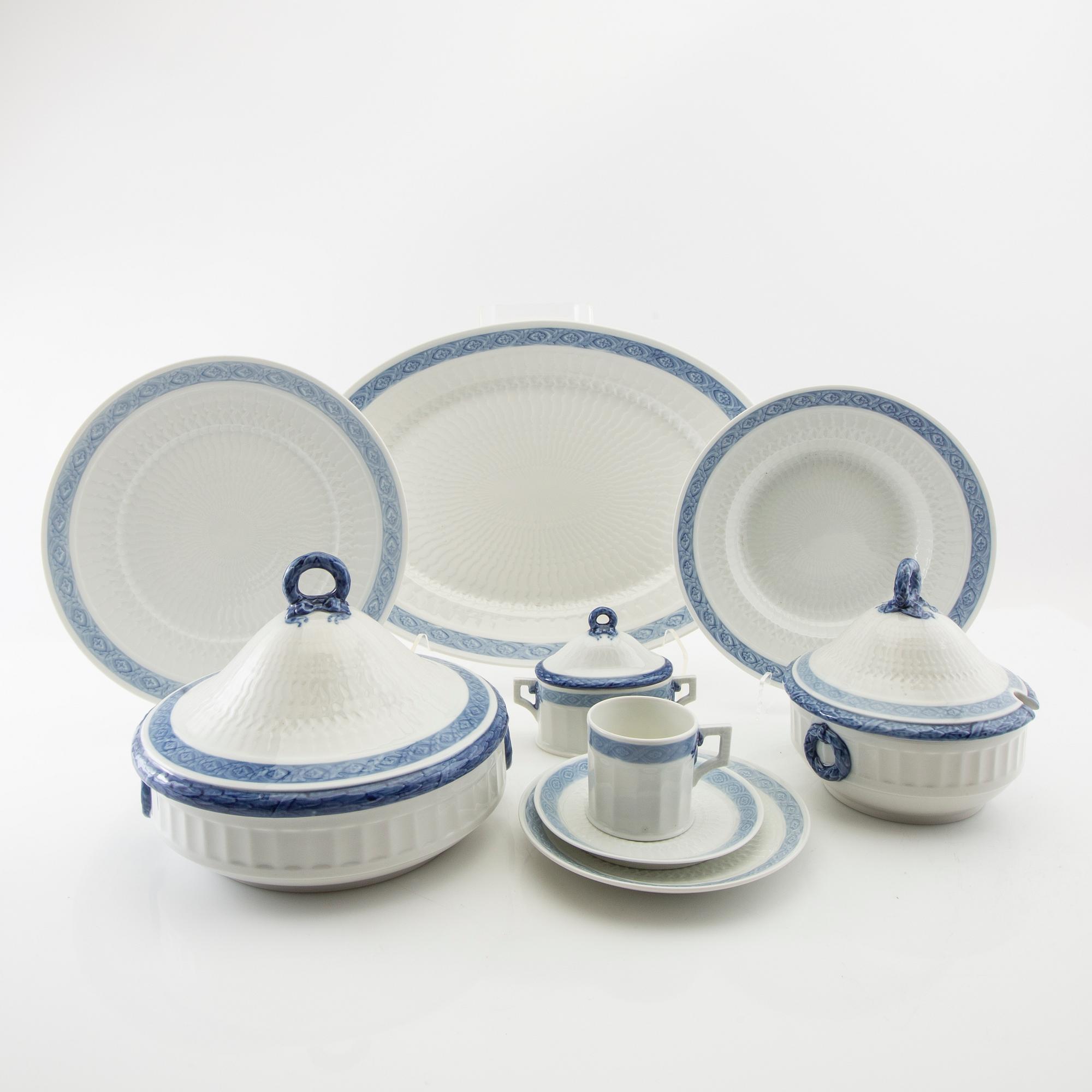 Arnold Krogh, service approx. 66 pcs "Blue Fan", Royal Copenhagen Denmark.