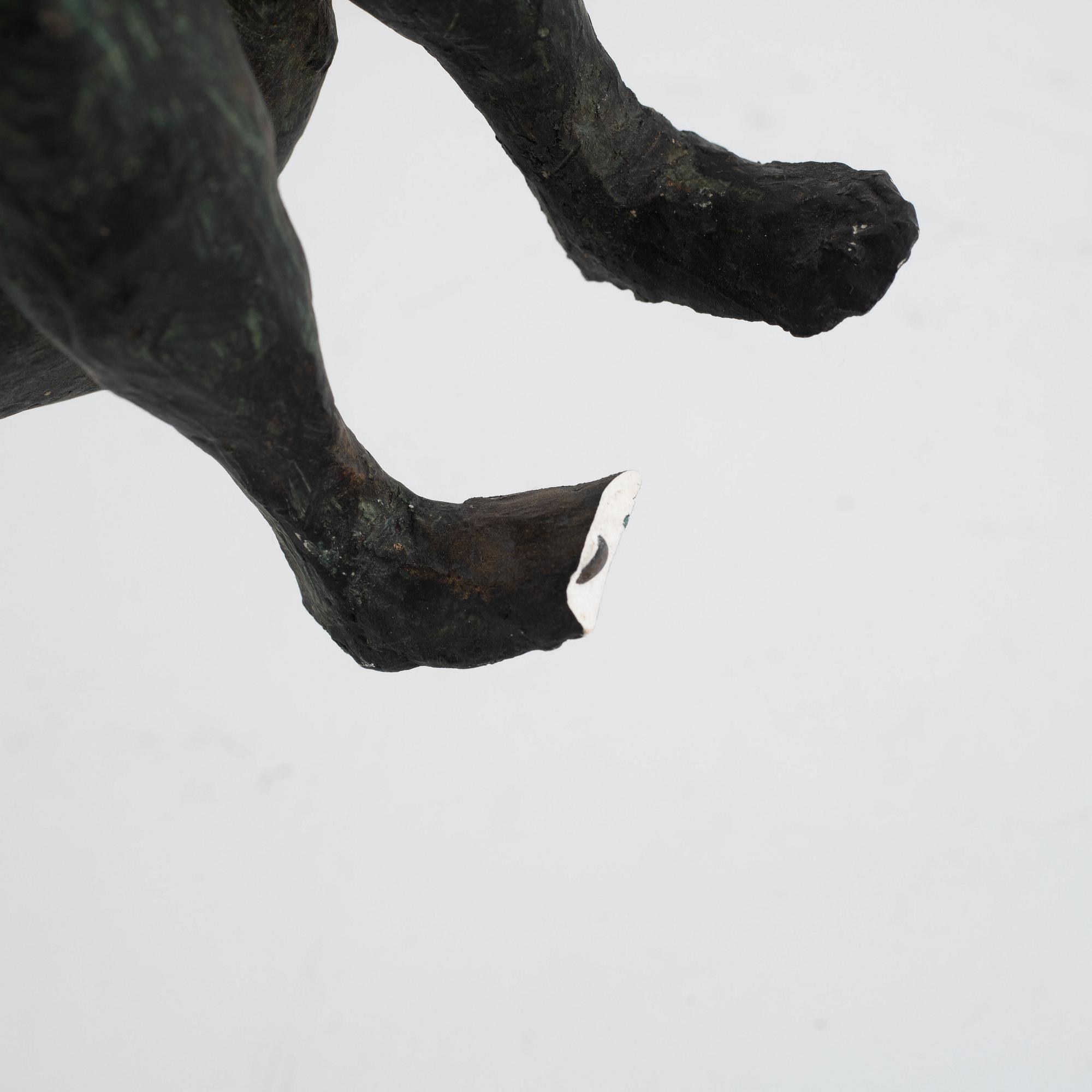 Gudrun Eduards, "Kalfaktorn", "Japansk fågel", Hukande figur, 3 st.