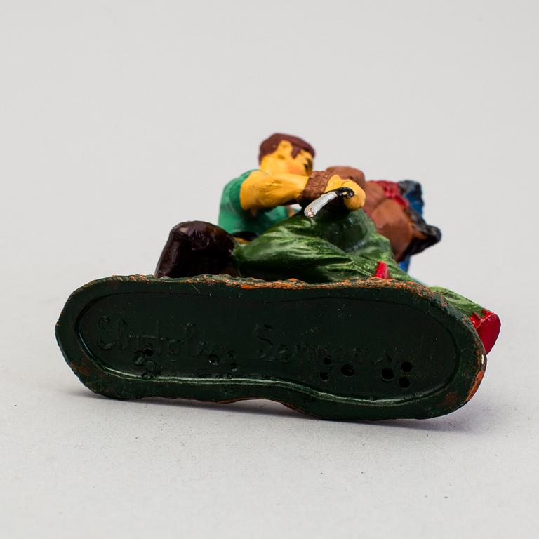 A lot of 30 toy pewter and Elastolin toy soldiers, middle/first half of the 20th century.