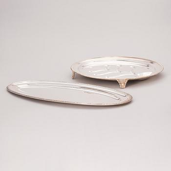 A FISH SERVING DISH AND A ROAST DISH, Christofle and Mappin & Webb Ltd, England, latter half of the 20th century.