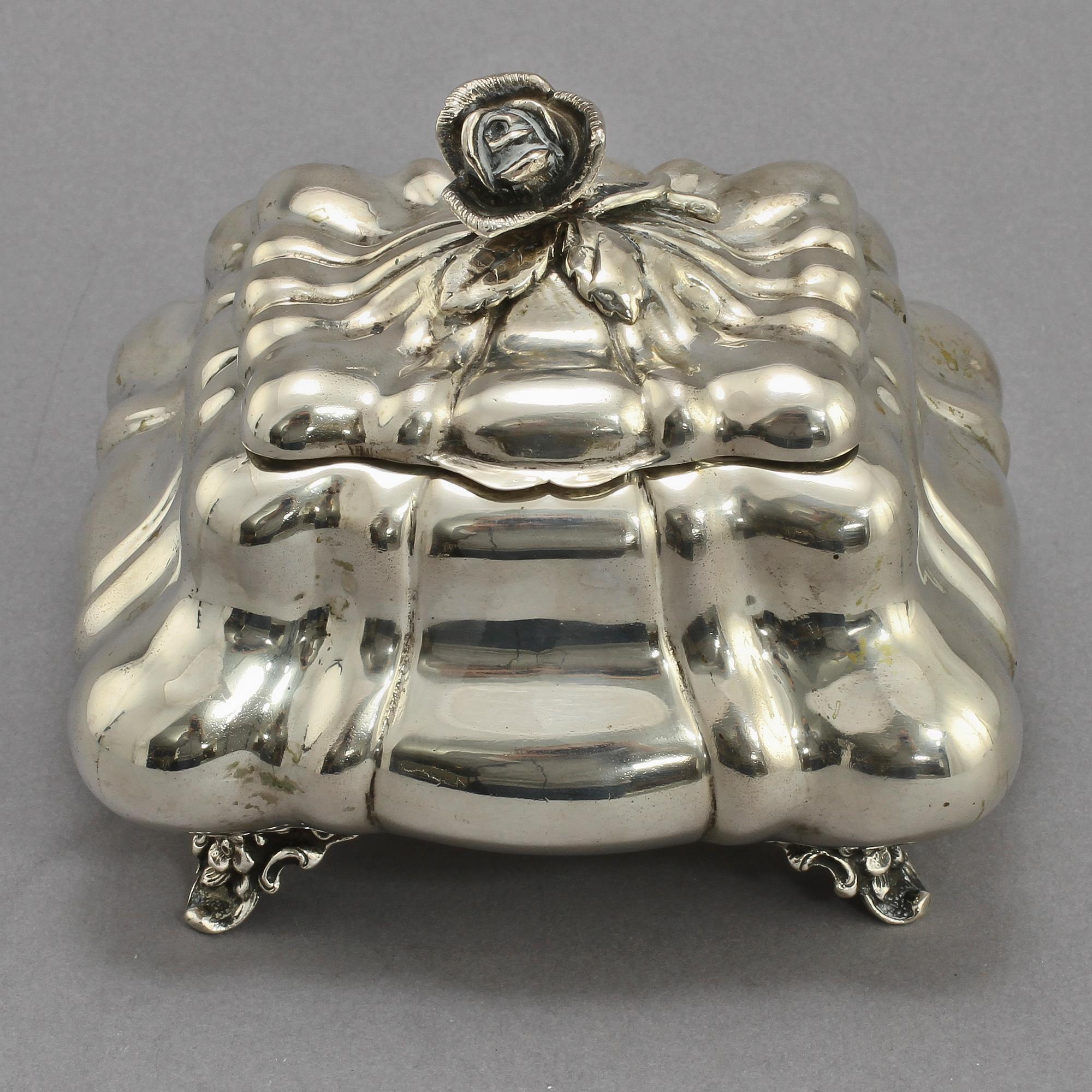 SKRIN, silver, sannolikt Österrike, nyrokoko, 1800-talets andra hälft. V ca 440 g.