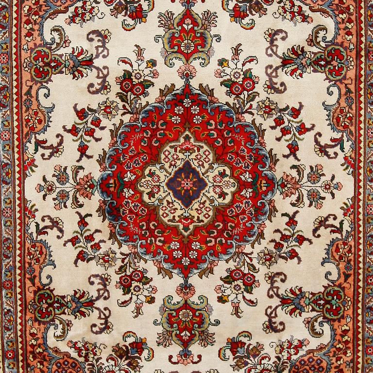 MATTA, Täbriz, ca 314 x 218 cm.