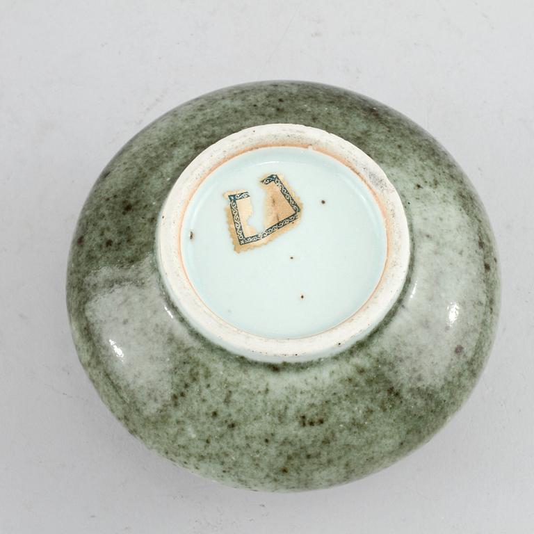 PENSELTVÄTT, porslin, Kina, 1900-tal.