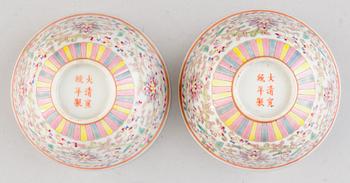 SKÅLAR, 1 par, porslin, Kina, 1900-tal.