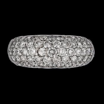 A brilliant cut diamond ring, tot. app. 3 cts.