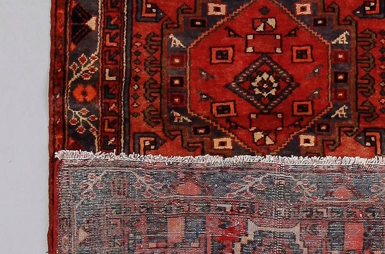 MATTA, Hamadan, ca 291 x 110 cm.