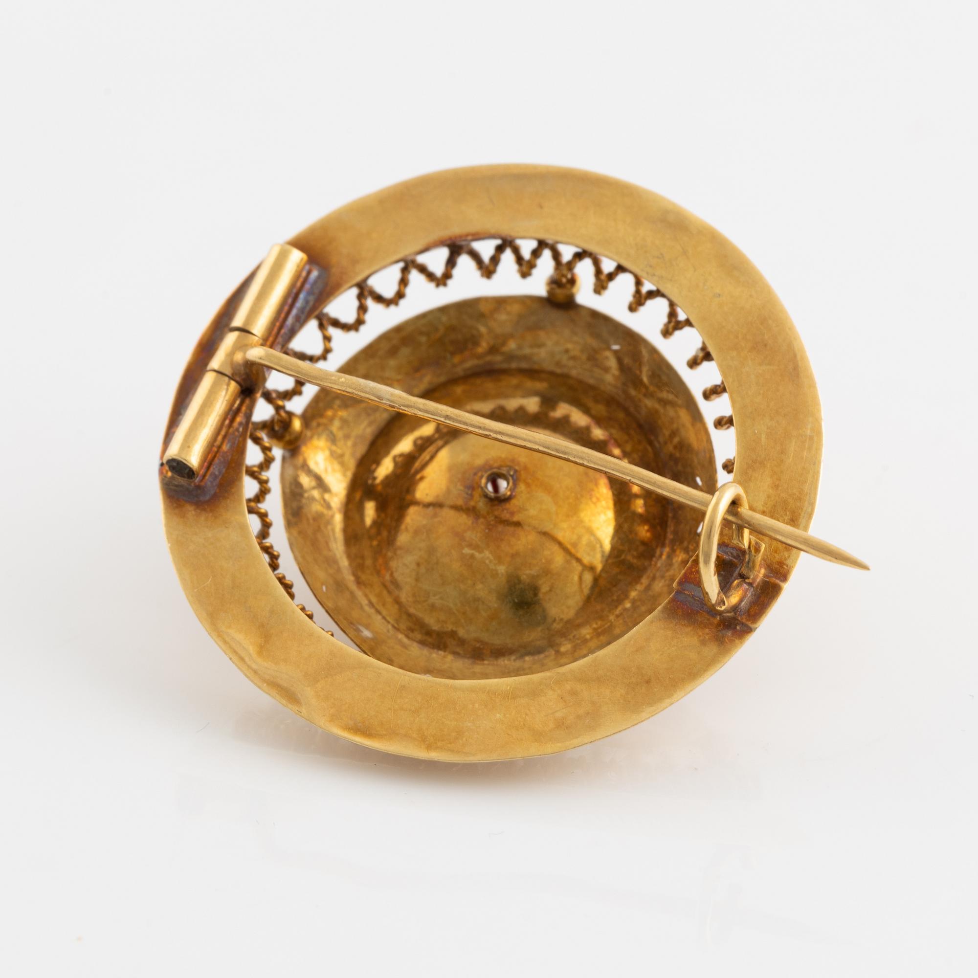 Brosch, Frankrike, 1800-tal, 18K guld med syntetisk sten.
