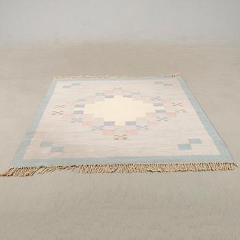 Anne-Marie Boberg, matta rölakan "Mårbacka" signerad ca 243x167 cm.
