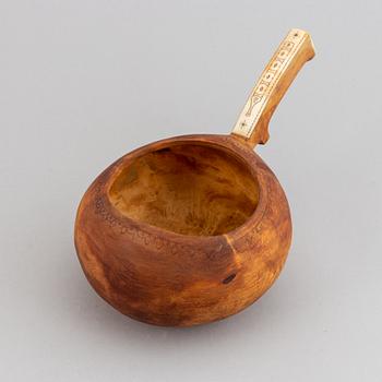 Mjölkstäva / Nápphi, samearbete, signerad FB, möjligen Fredrik Backteman.