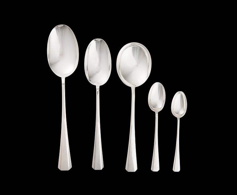 FLATWARE SET, 134 PIECES, sterling silver. England, Sheffield 1953. Silver weight c. 4100 g.