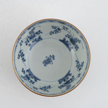 A Chinese blue and white export porcelain bowl and two dishes, Qing dynasty, Qianlong (1736-95).