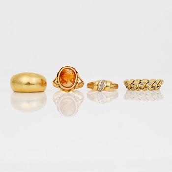 RINGAR, 4 st, 18K guld, andra hälft 1900-tals. Vikt ca 17,35 g.