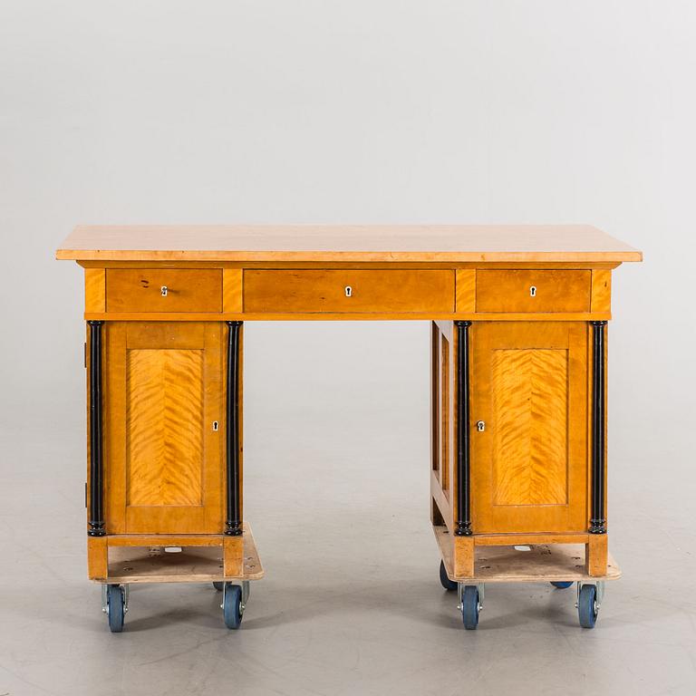 An early 20th century Karl Johan style birch writing table.